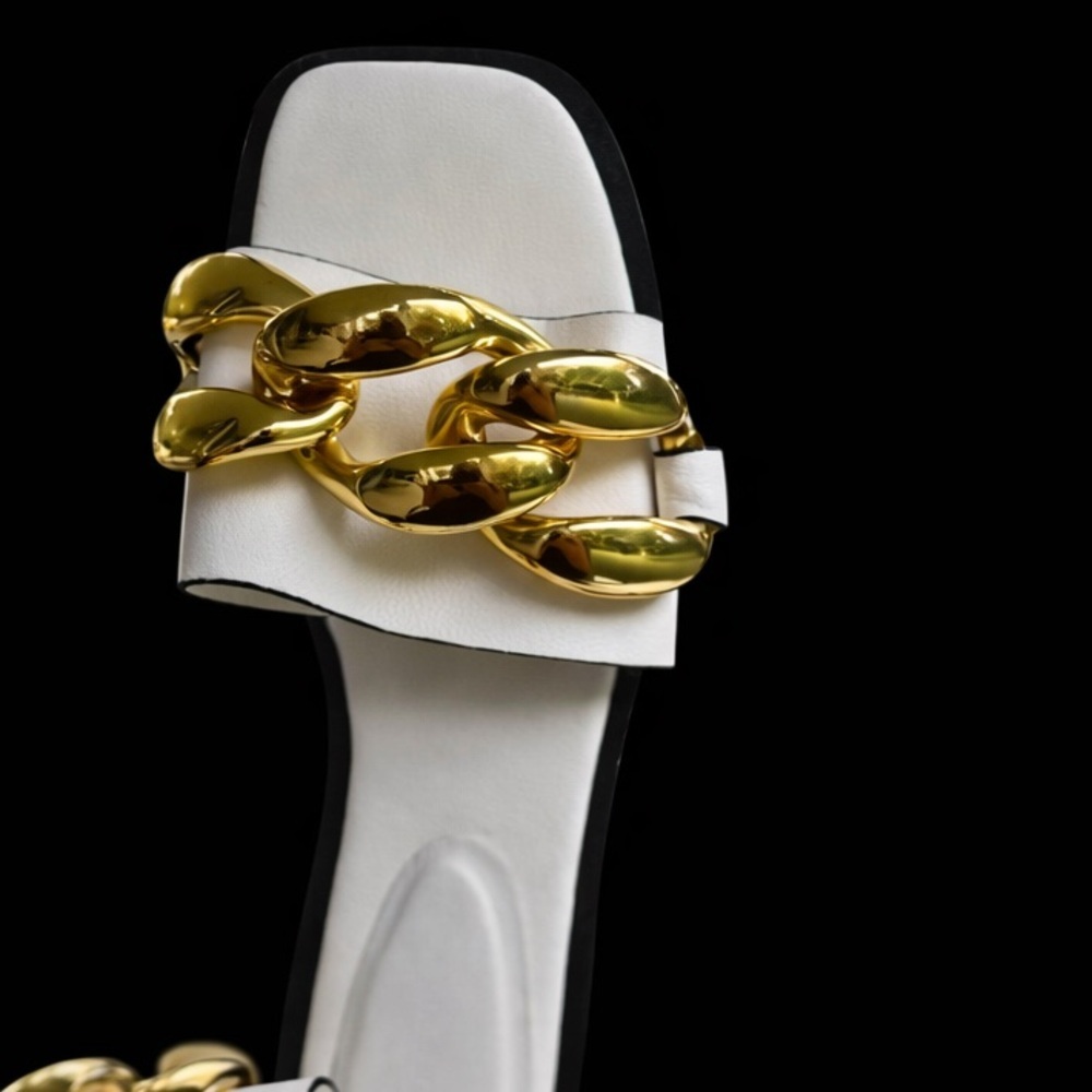 ❤️Azalea Wang White and Gold Sandals with Decorative gold Bow - Picture 2 of 4